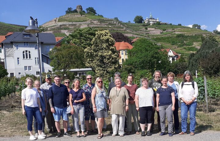Teilnehmer ZNL-Kurs Elbland-Meißen vor den Weinbergen in Radebeul - Link: Neuer ZNL Kurs startet in Leipzig und Umland