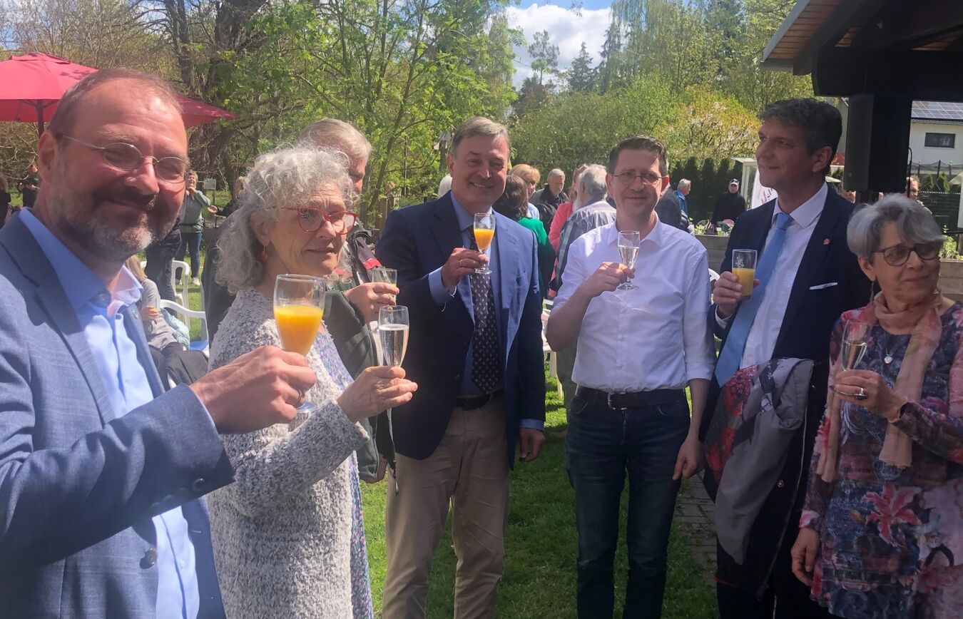 Ein Prost auf weitere 90 Jahre