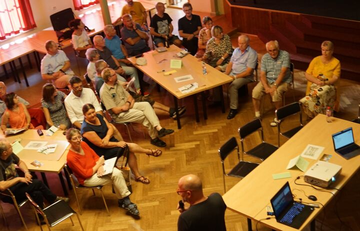 Diskussion beim 1. Bürgerdialog in Wechselburg am 28. August 2024 - Link: Bürgerdialog in Wechselburg