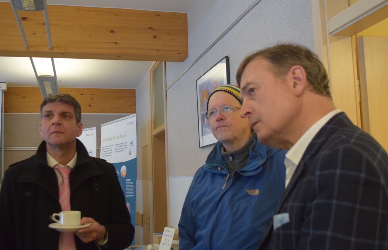 Landrat und Stiftungsdirektor vor Ort