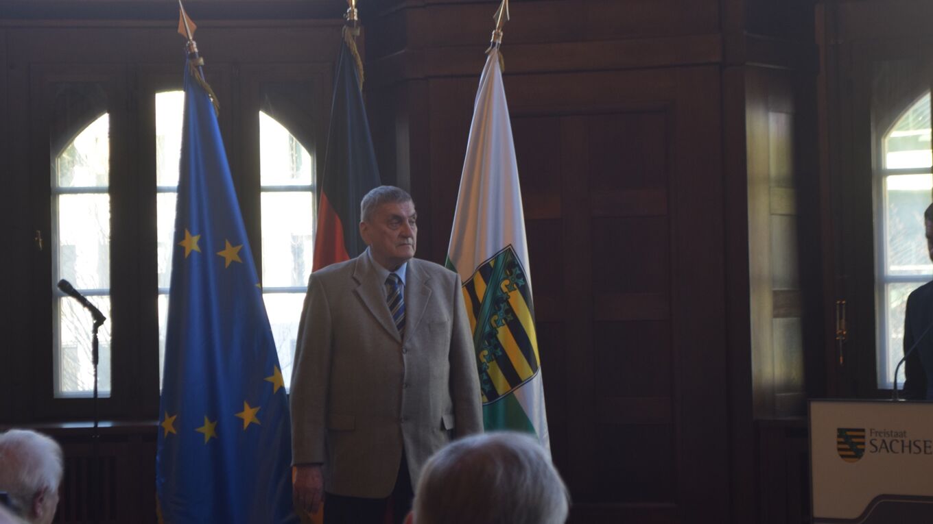 Roland Einsiedel bei der Verleihung des Bundesverdienstkreuzes in der Staatskanzlei