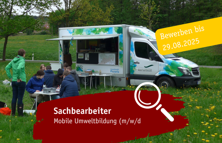 Umweltmobil im Grünen mit Schülergruppe - Link: Sachbearbeiter Mobile Umweltbildung (m/w/d)