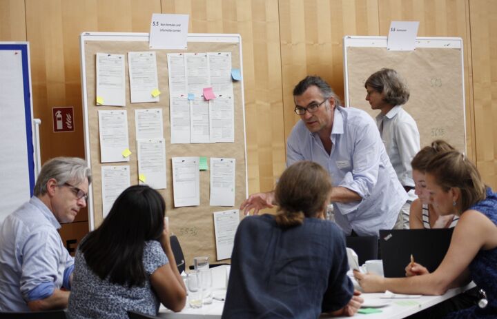 Arbeitsgruppe World Café beim Fachtag BNE, Tag 2