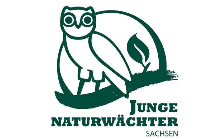 Grünes Logo der Jungen Naturwächter. Eine Eule auf einem Ast.