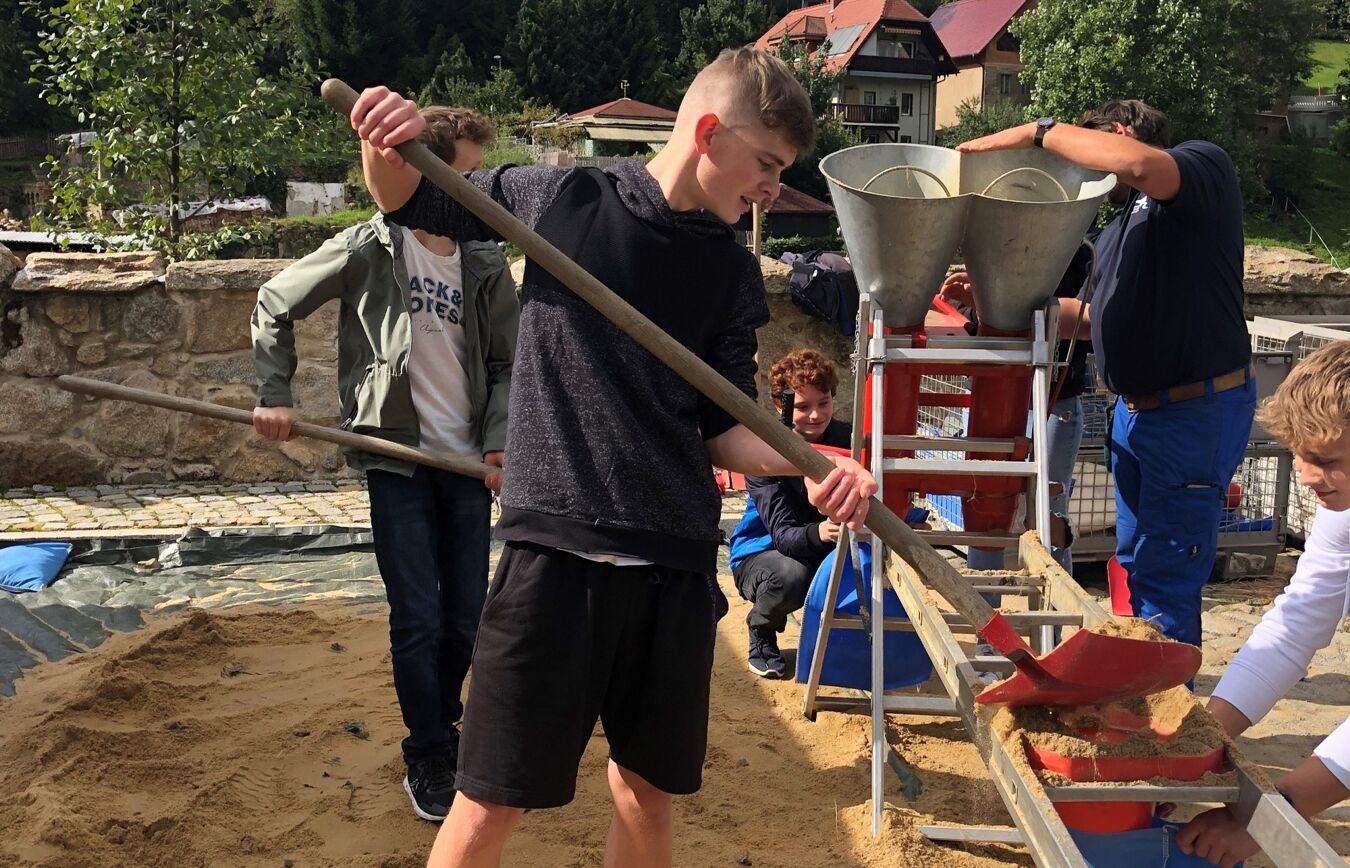 Praktischer Hochwasserschutz am Tag der Flüsse