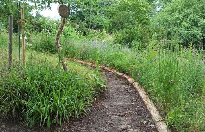 Gartenweg im Botanischen Blindengarten Radeberg,
Foto: Botanischer Blindengarten Radeberg