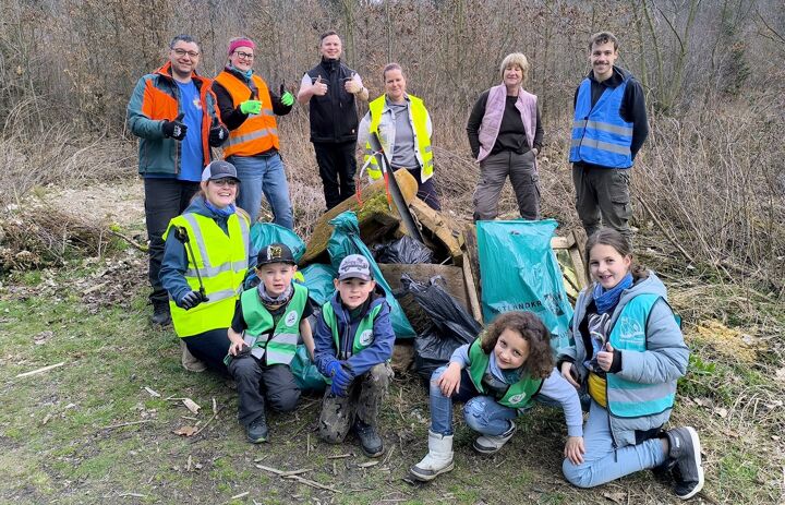 Kindergruppe nach der Müllsammelaktion