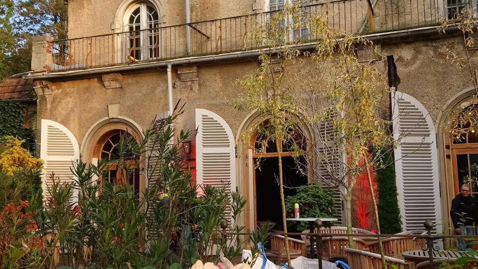 Eine alte Villa zweigeschossig mit großen Fenstern und Terrasse.
Foto: Landesverein Sächsischer Heimatschutz