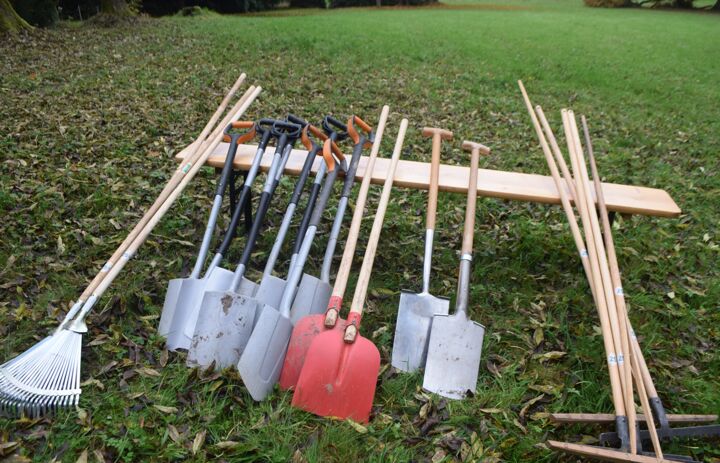 4. Wechselburger Parkseminar  - Spaten und Harken sind bereit für den Einsatz - Link: 4. Wechselburger Parkseminar