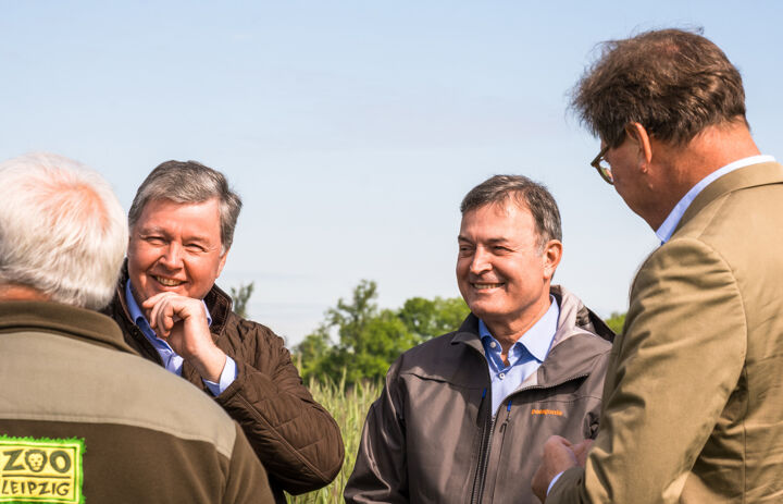 Robert Clemen im Gespräch mit Umwelt- und Landwirtschaftsminister Georg-Ludwig von Breitenbuch, Prof. Jörg Junhold, Direktor Leipziger Zoo und Dr. Eckhard Rexroth, Umweltdezernent LK Nordsachsen