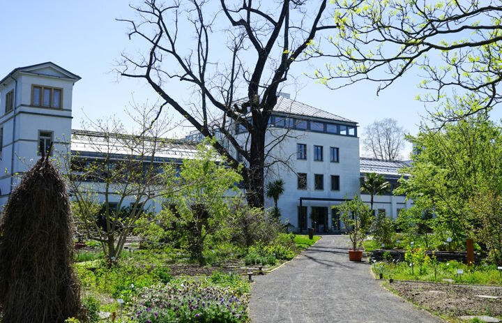 Eingang Hauptgebäude im Botanischen Garten der Universität Leipzig,
Foto: Botanischer Garten der Universität Leipzig