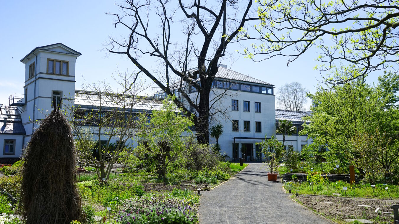 Eingang Hauptgebäude Botanischer Garten der Universität Leipzig