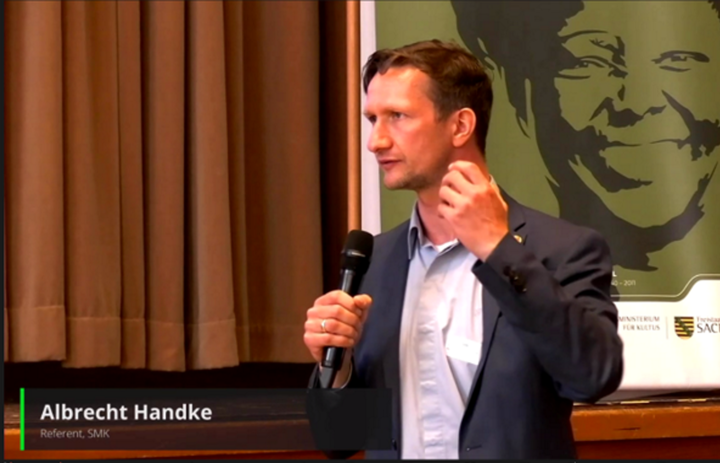 Herr Handke (SMK) verdeutlicht während der Diskussion seine Punkte